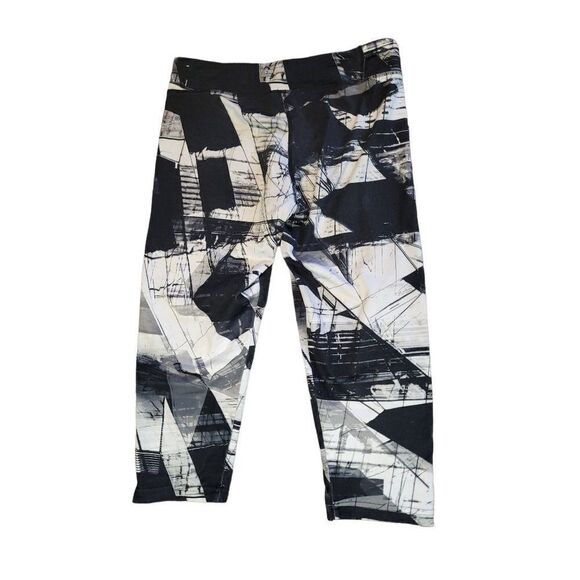 Adidas Leggings Women‎ Sz M Climalite Graphic Print Crop Black White Athleisure - Picture 2 of 6